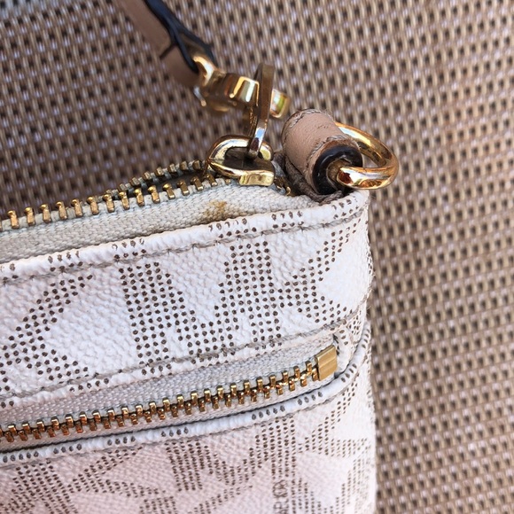 🥂MK WRISTLET WALLET🥂 - Picture 9 of 10